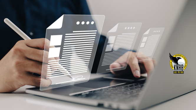 Vīrieša rokas, kas novietotas pie portatīvā datora. Gaidā ilustratīvas trīs dokumentu lapas, vienu no tām ar pildspalvu vīrietis it kā paraksta.